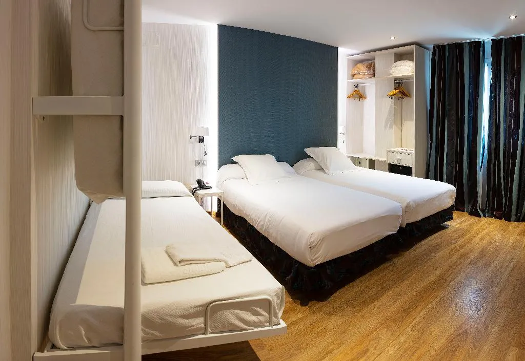 TWIN CAPACITY 3 Room, Bellavista Sevilla, Seville
