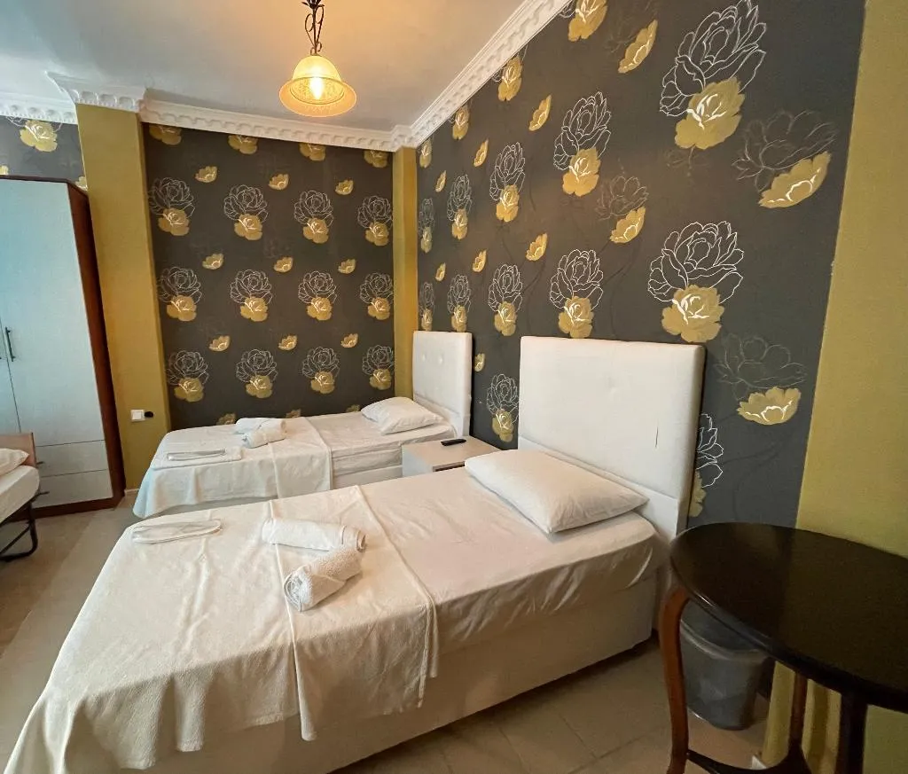 FAMILY ROOM THREE BEDS Room, Tayfun Hotel, Izmir