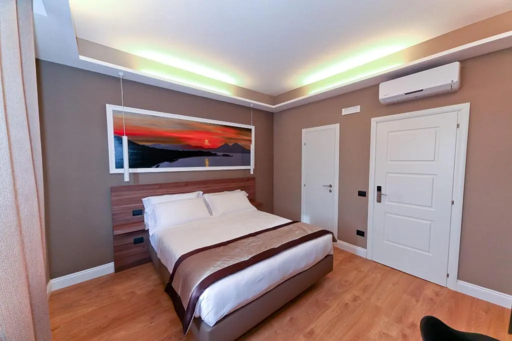 Room, 7Th Floor Suite, Naples