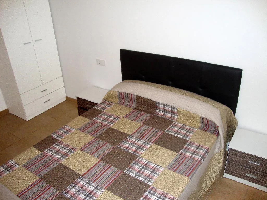 APARTMENT CAPACITY 8 THREE BEDROOMS Room, Apartamentos Las Palmeras 3000, Valencia