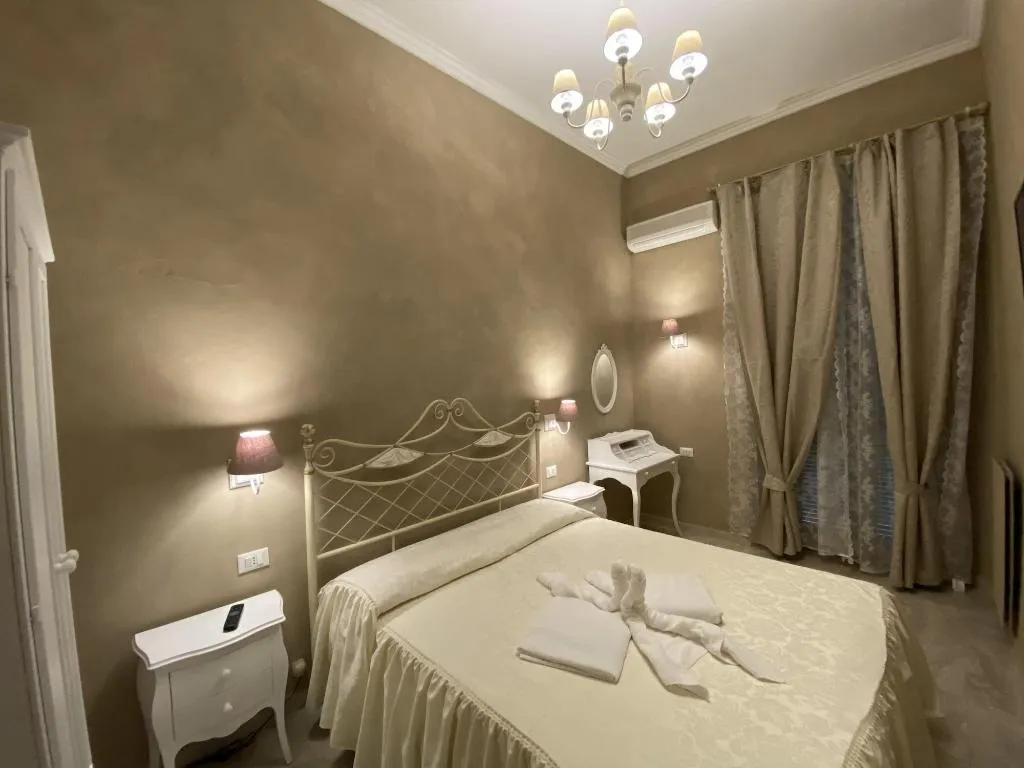 Room, Boutique Hotel Calais Milano, Milan