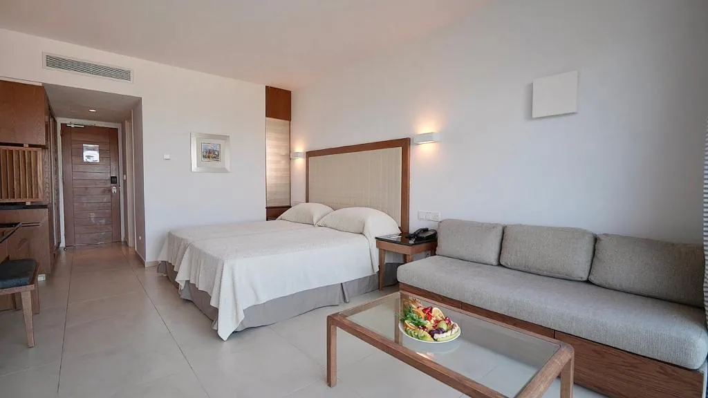 DOUBLE DELUXE Room, Sunrise Pearl Hotel & Spa, Cyprus