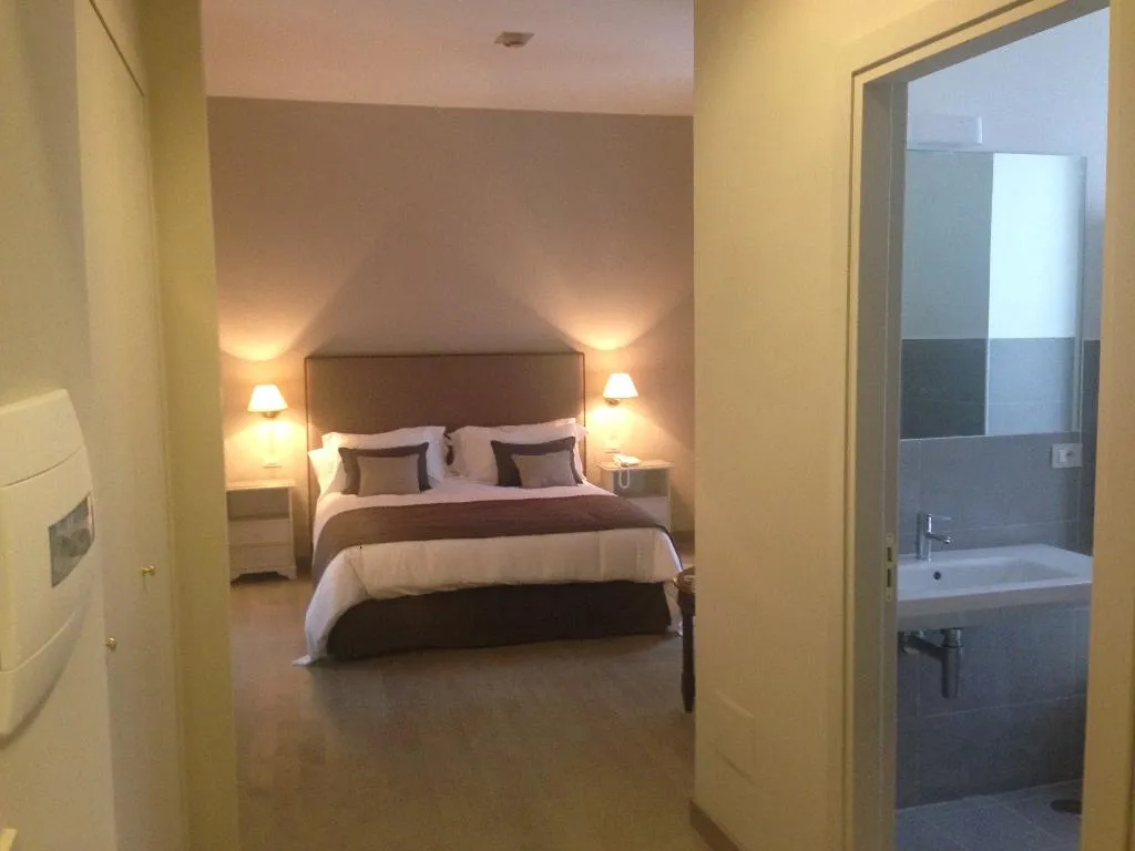 Room, Del Real Orto Botanico, Naples