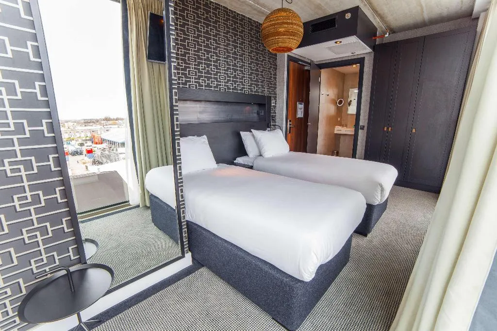 TWIN GUEST ROOM Room, DoubleTree by Hilton NDSM Wharf, Amsterdam