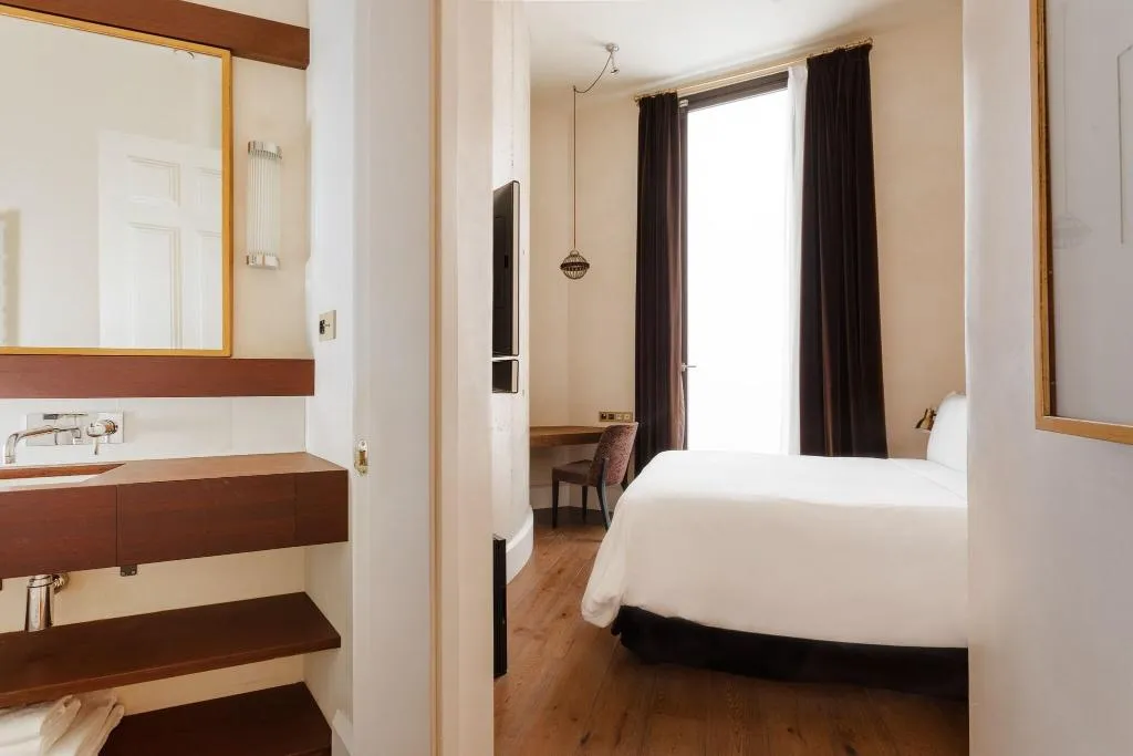 DOUBLE QUEEN SIZE BED Room, Do: Placa Reial, Barcelona