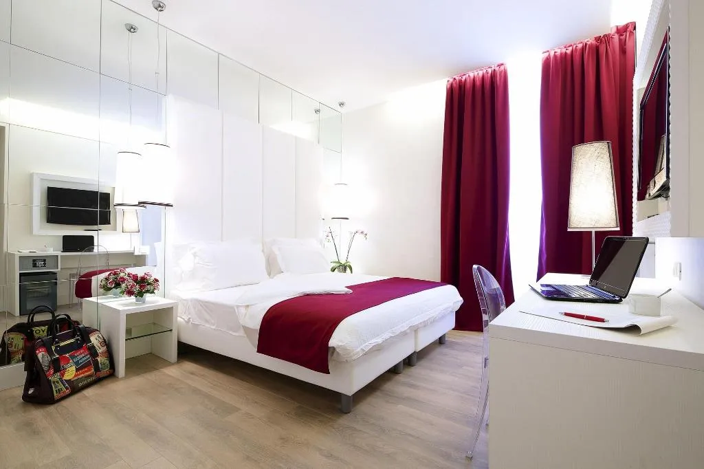 Room, Tullia And Prisca Relais Guest House, Naples
