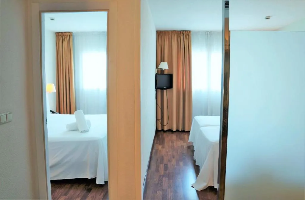 QUADRUPLE STANDARD Room, Port Valencia Feria, Valencia
