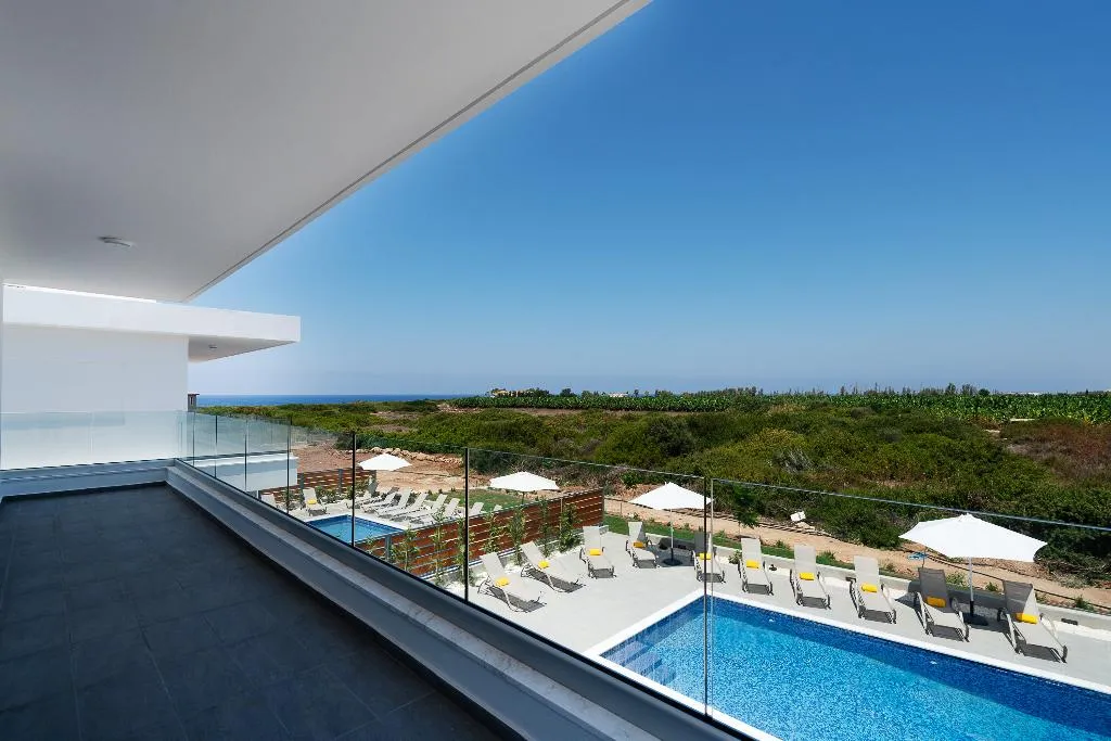 VILLA FIVE BEDROOMS WITH MORE THAN THREE BATHROOMS Room, Sea Point Villas, Cyprus