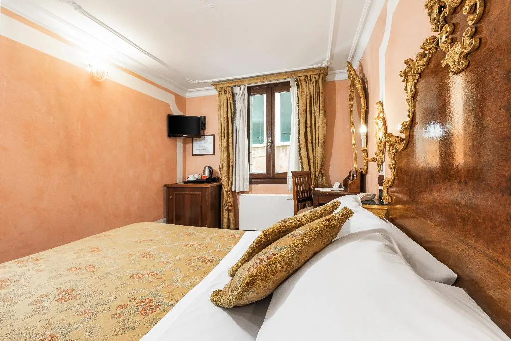 Double or Twin STANDARD Room, San Moise, Venice