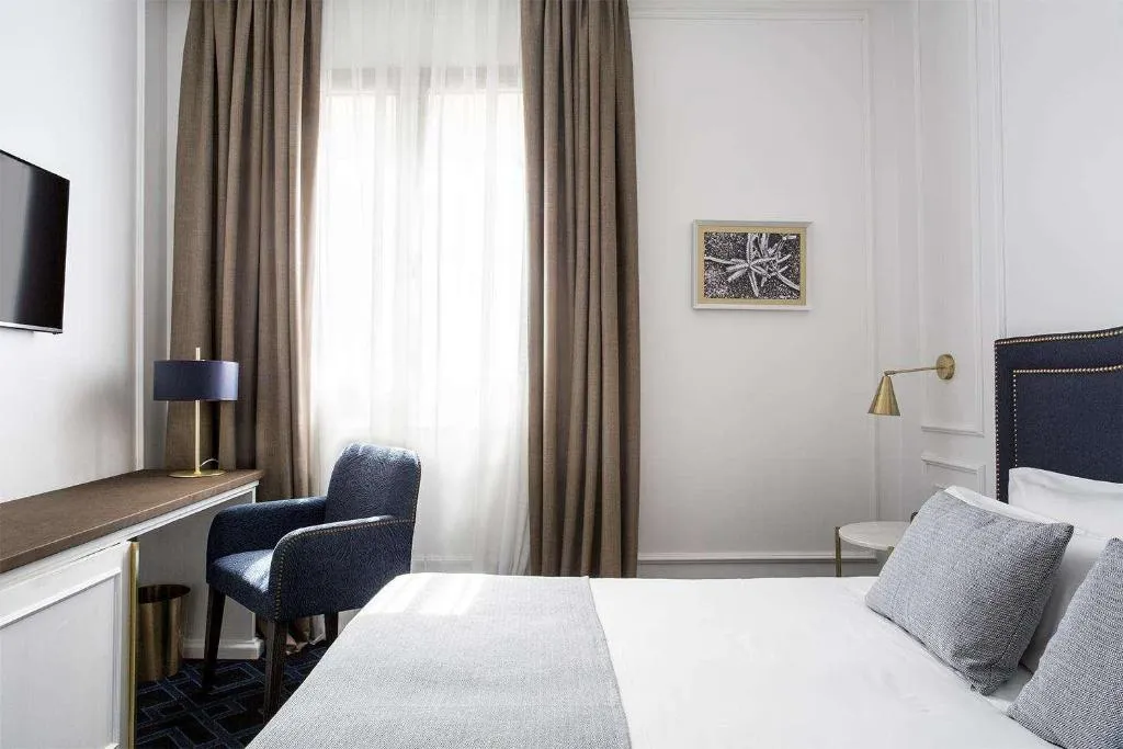 Room, Midmost Barcelona, Barcelona