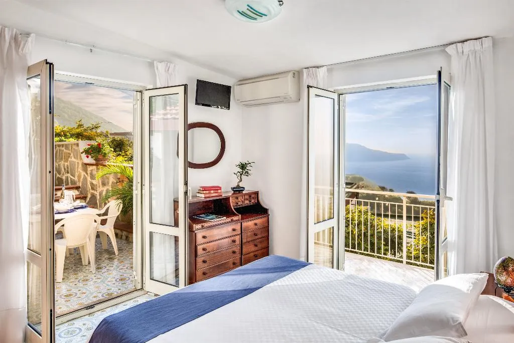 APARTMENT DELUXE ONE BEDROOM Room, Gocce Di Capri  Residence, Naples