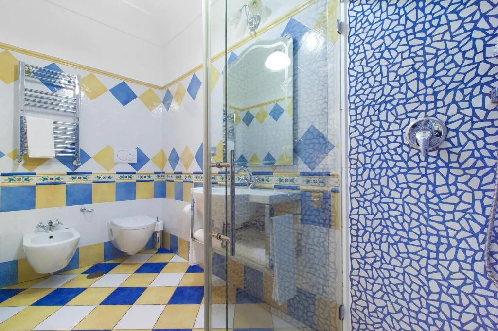Room, La Sorgente Del Sole, Naples