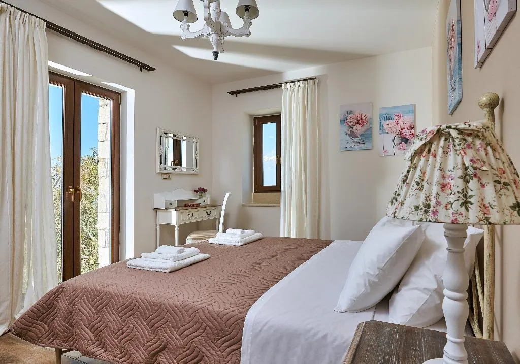 VILLA WITH PRIVATE POOL Room, Orelia Cretan Villas & Deluxe Apartments, Crete