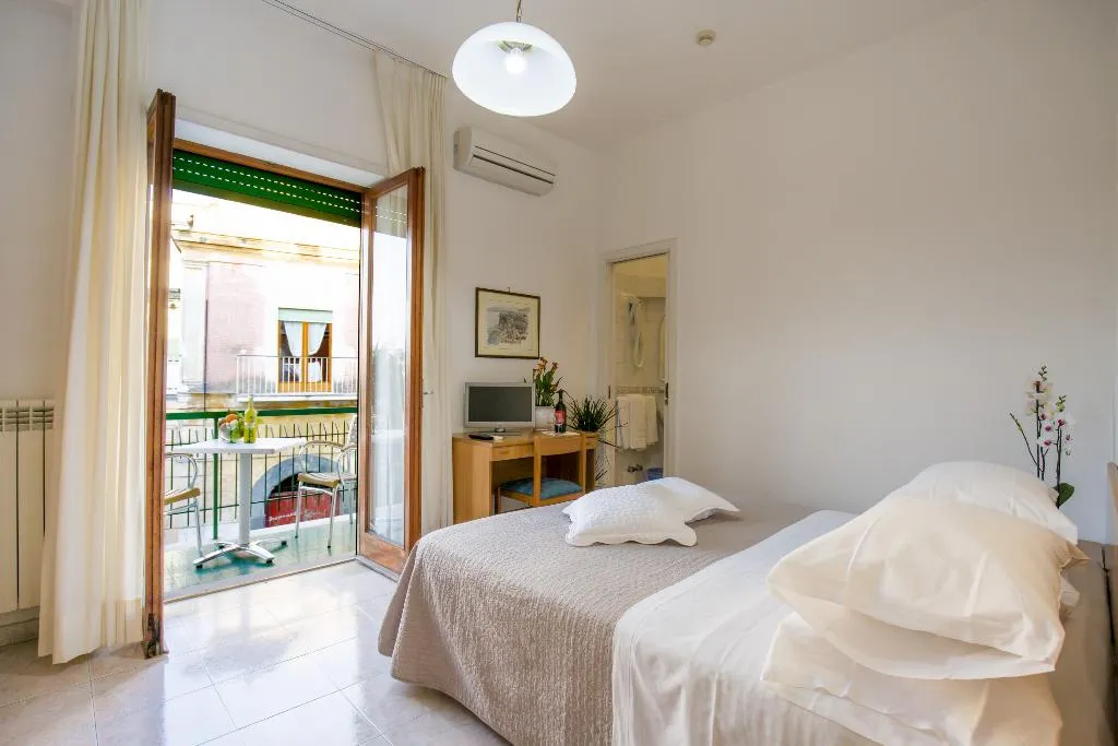 SINGLE STANDARD Room, Hotel Angelina, Naples