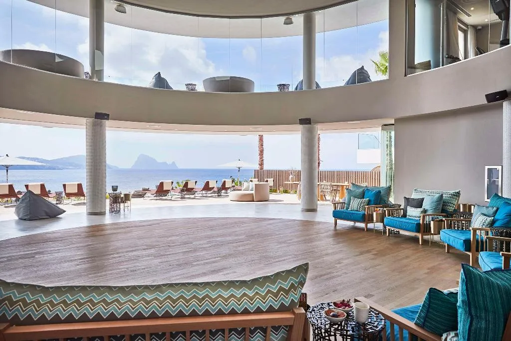 Sports and Entertainment, Club Calimera Delfin Playa, Ibiza