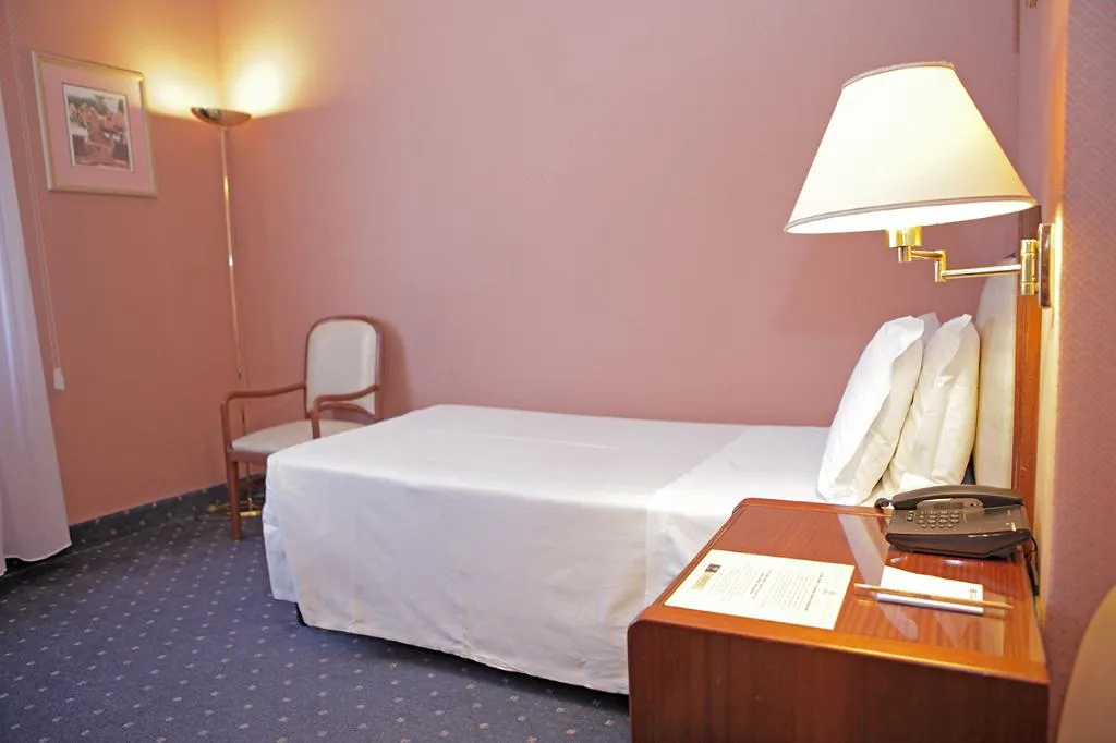 SINGLE STANDARD Room, Bristol Hotel, Milan