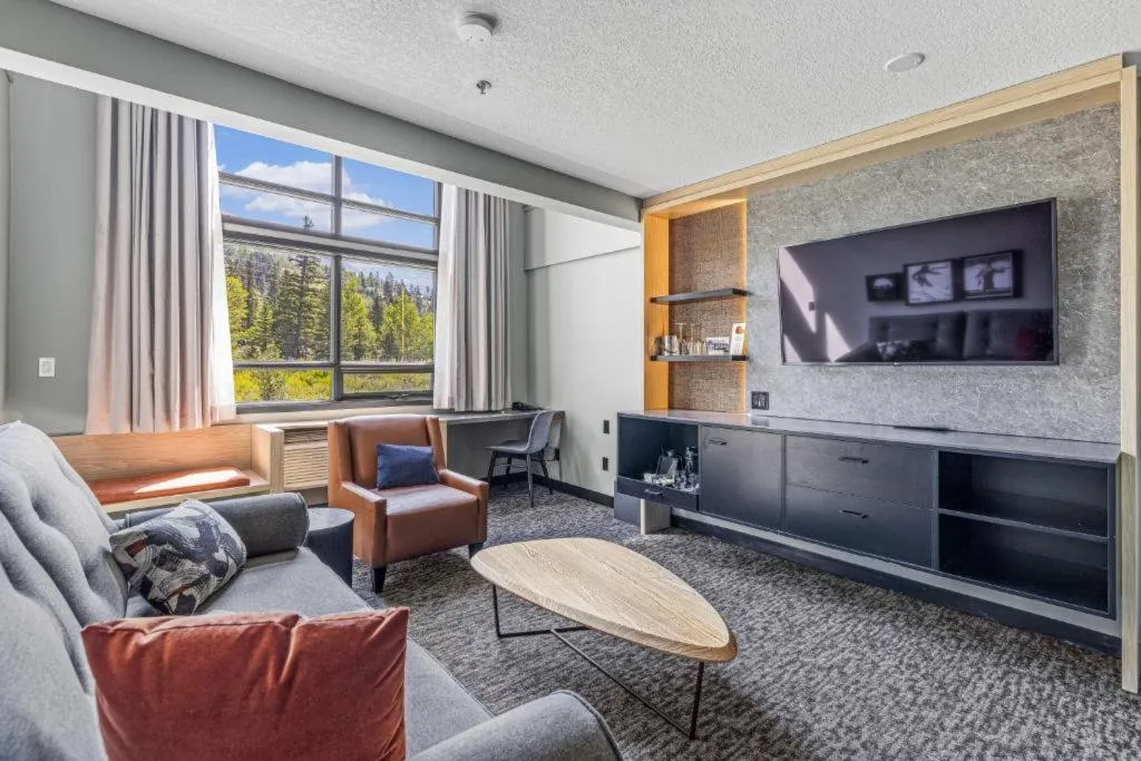 FAMILY ROOM THREE BEDS Room, Everwild Canmore - Nordic Spa & Hotel, Calgary, Alberta