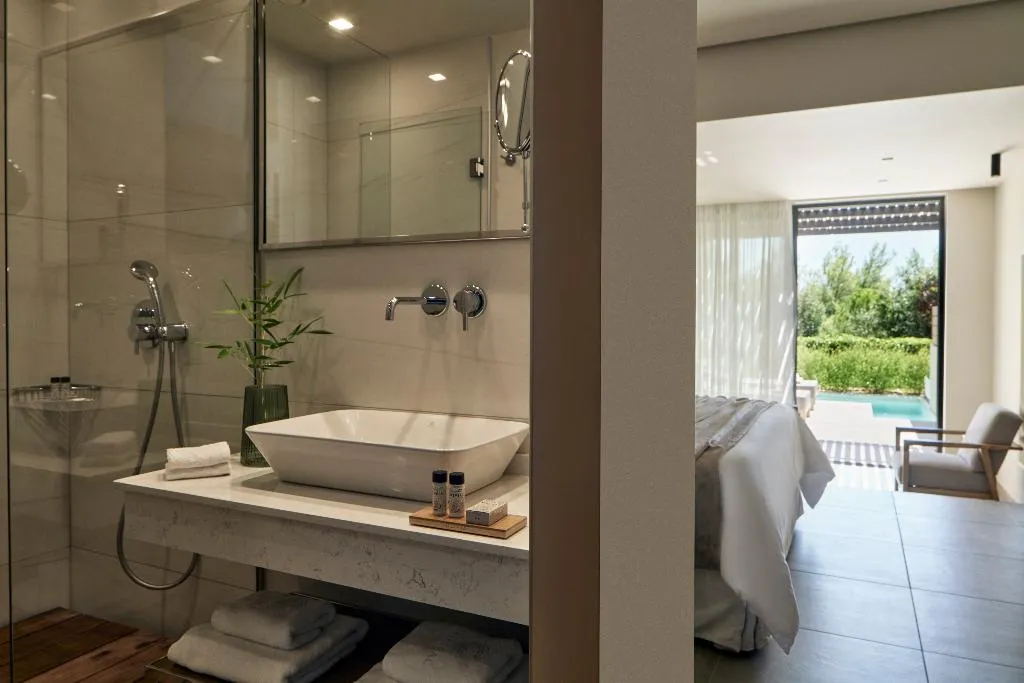 JUNIOR SUITE WITH PRIVATE POOL Room, Celestial All Suites, Kefallinia