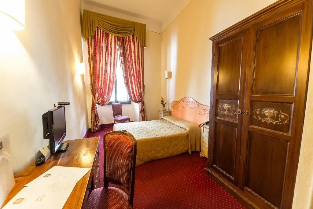 DOUBLE BASIC Room, Paris, Florence