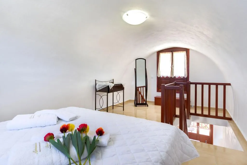 Room, Aspalathos Suites, Santorini