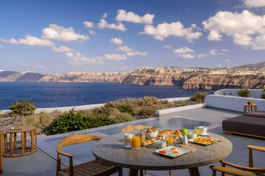 SUITE DELUXE WITH PRIVATE POOL Room, Neptune Luxury Spa Suites, Santorini