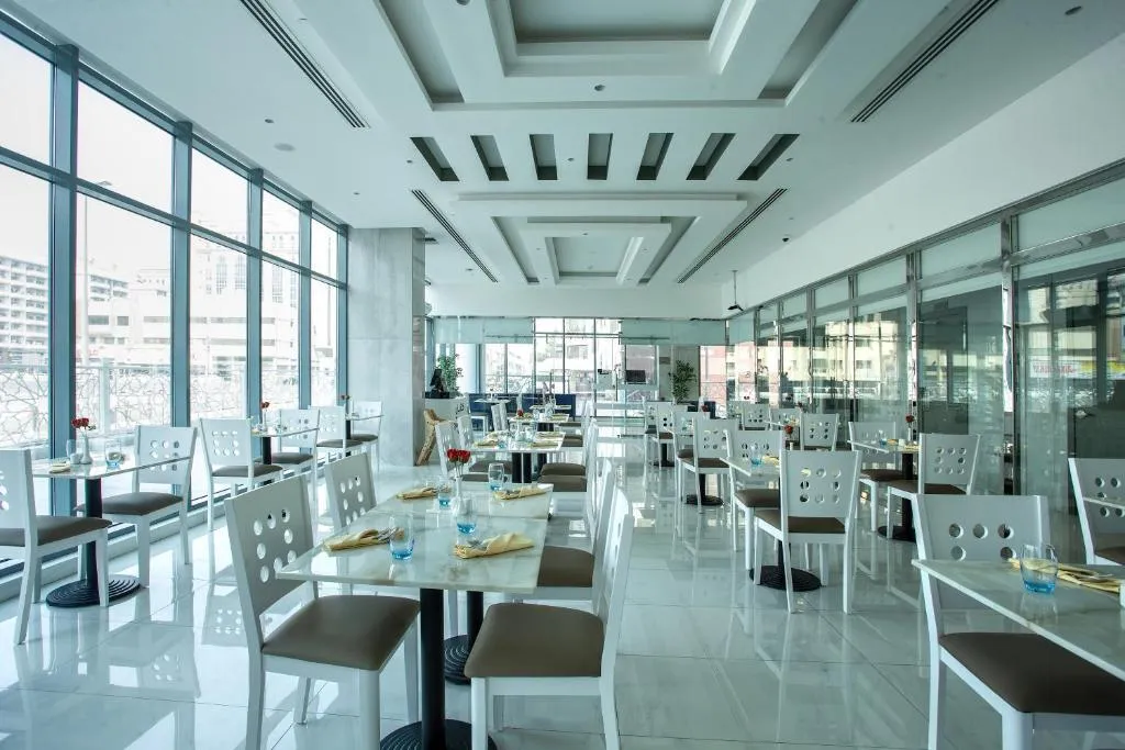 Restaurant, City Avenue Al Reqqa Hotel, Dubai