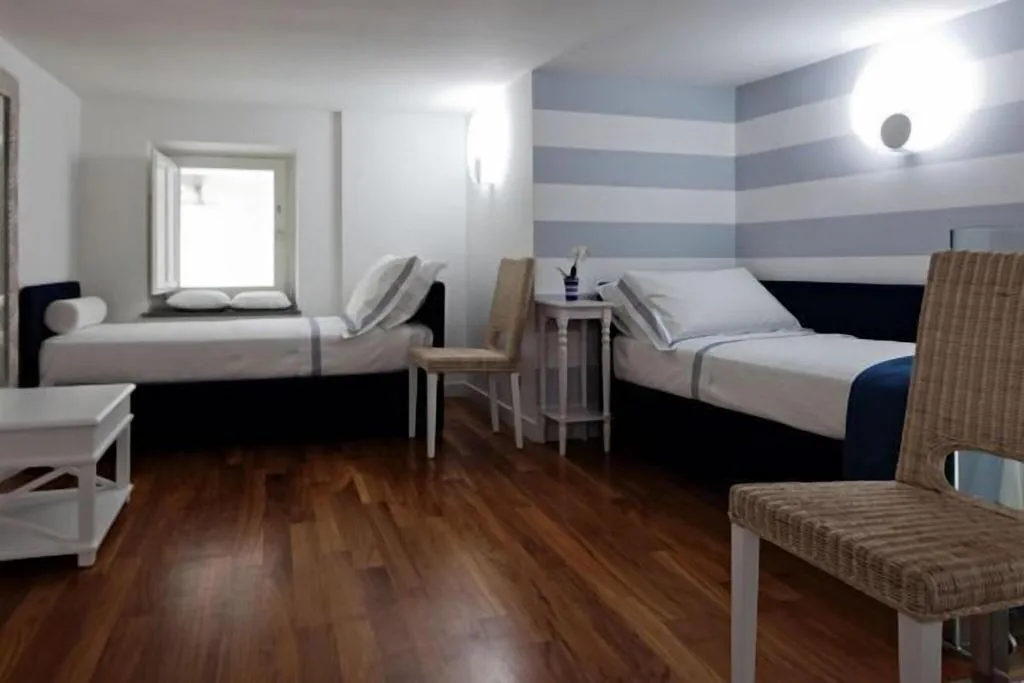 APARTMENT WITH DOUBLE BED Room, Cubo Apartments, Naples