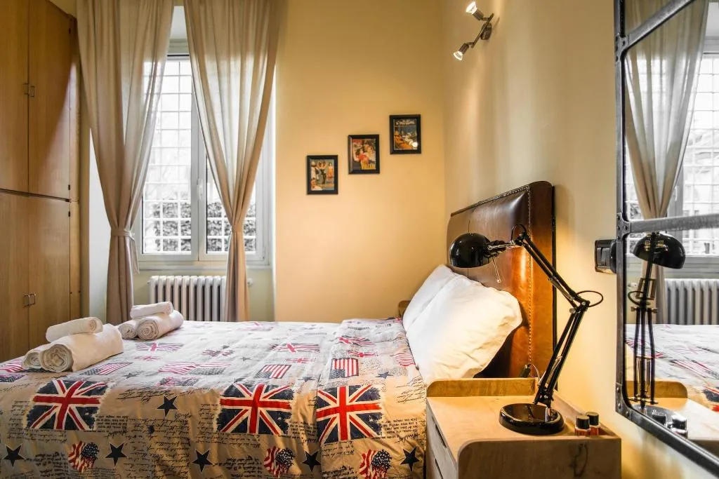 Room, B&B New Liberty in Rome, Naples