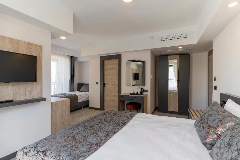 TRIPLE THREE BEDROOMS ONE BATHROOM Room, Irenic Hotel, Antalya