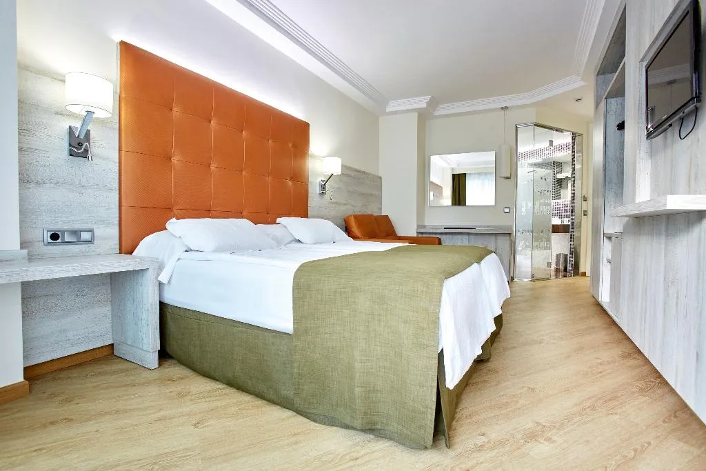 DOUBLE SINGLE USE SUPERIOR Room, Europe Playa Marina -Only Adults, Majorca