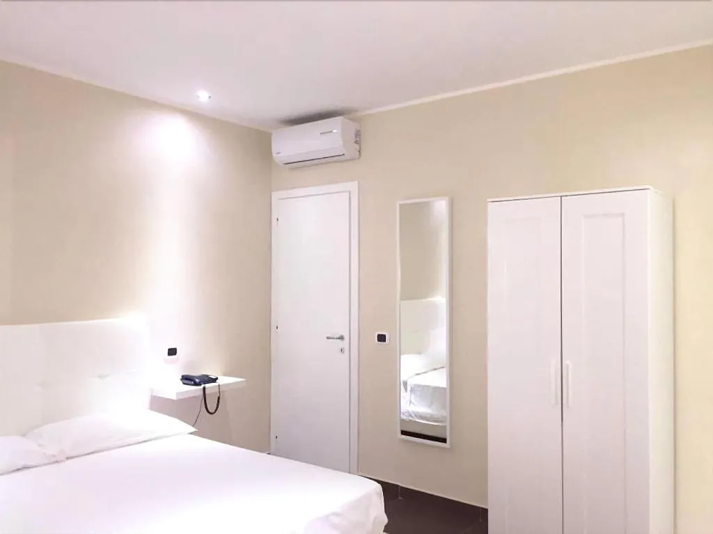 Room, Hotel Glem, Naples