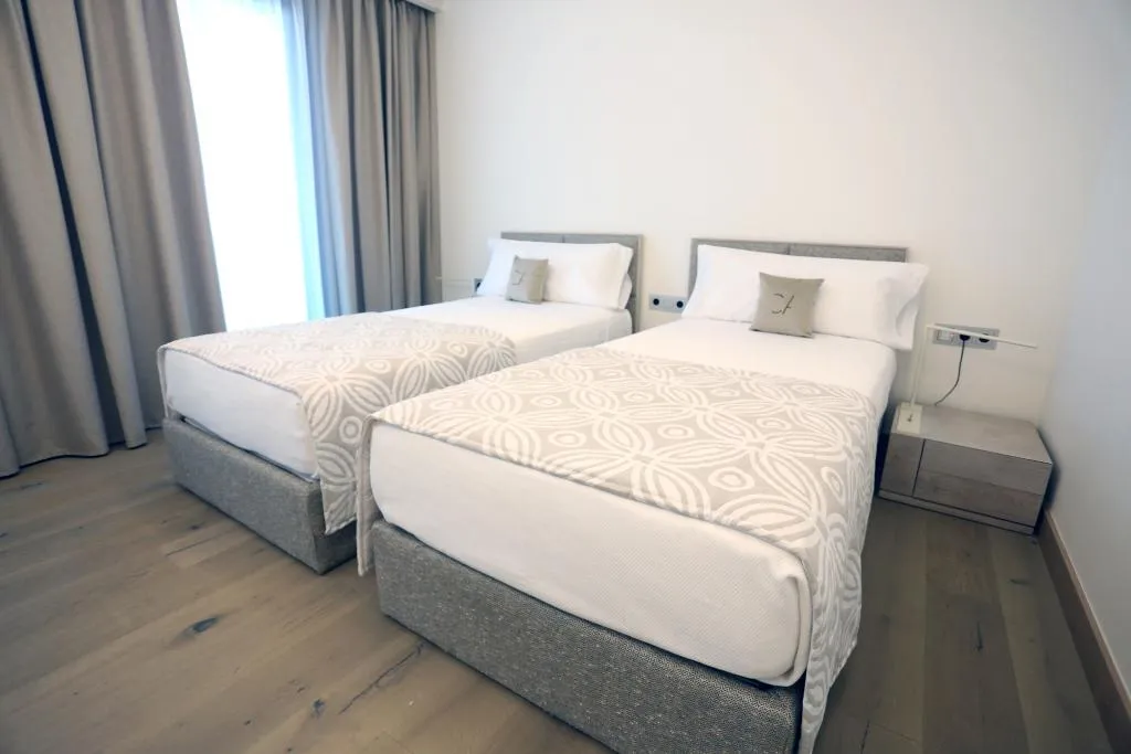 APARTMENT CAPACITY 6 THREE BEDROOM Room, Cosmo Apartments Platja D'Aro, Costa Brava