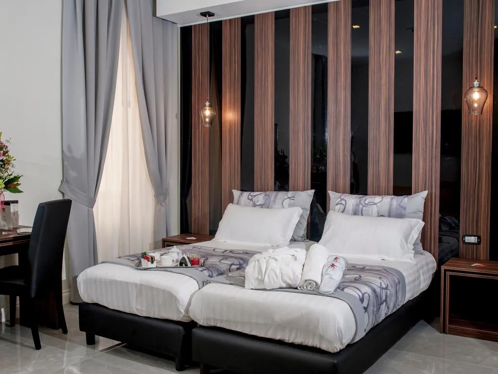 DOUBLE DELUXE Room, Palazzo Firenze, Naples
