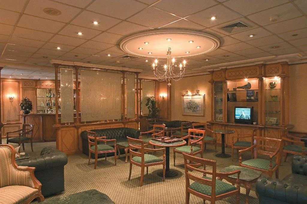 Restaurant, Cairo World Trade Center Hotel & Residences, Cairo