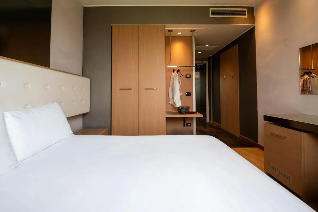 DOUBLE SINGLE USE CLASSIC QUEEN BED Room, Axolute Comfort Hotel - Cantu, Milan