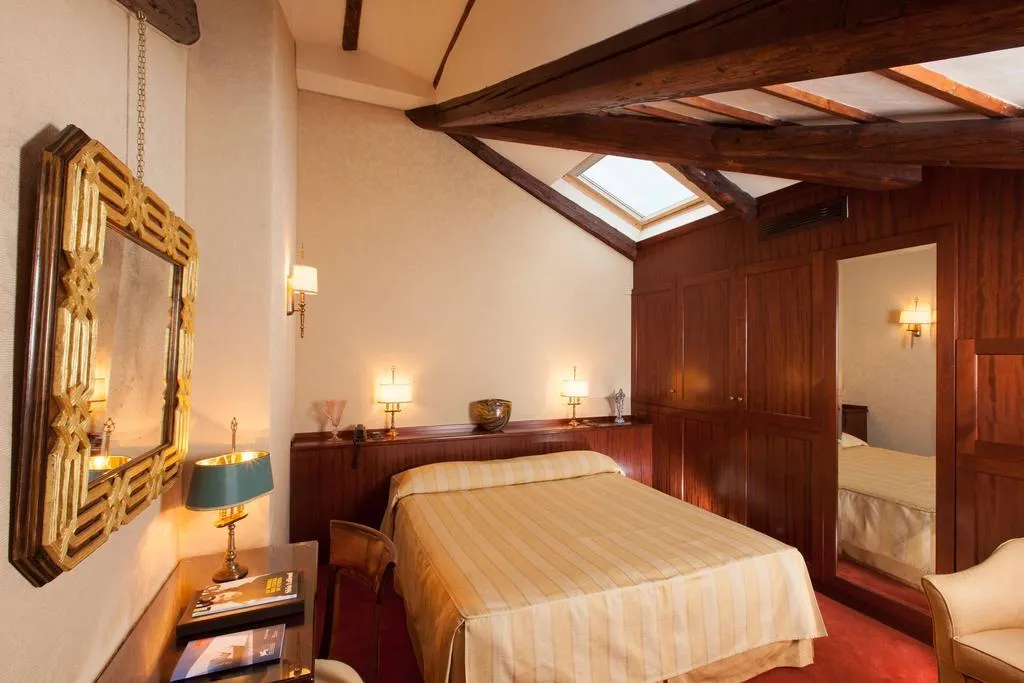 TRIPLE STANDARD Room, Palazzo Stern, Venice