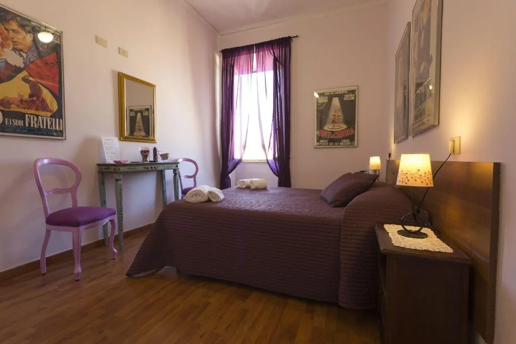 Room, Laterano Inn, Naples