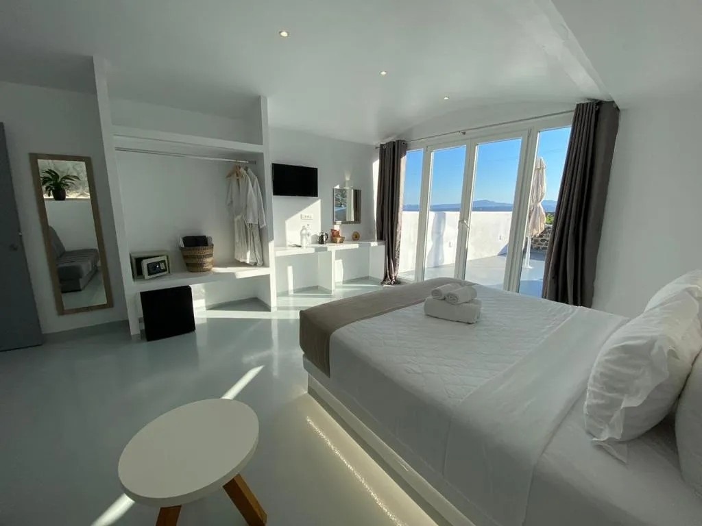 SUITE SEA VIEW Room, Serenita Luxury Suites, Santorini