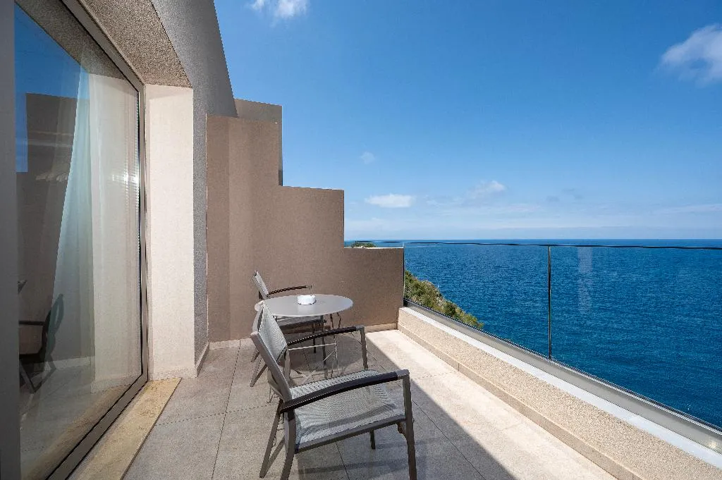 Double or Twin SUPERIOR WITH PRIVATE POOL Room, Athina Palace, Crete