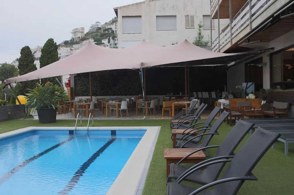 Sports and Entertainment, Canyelles Marina 3000, Costa Brava