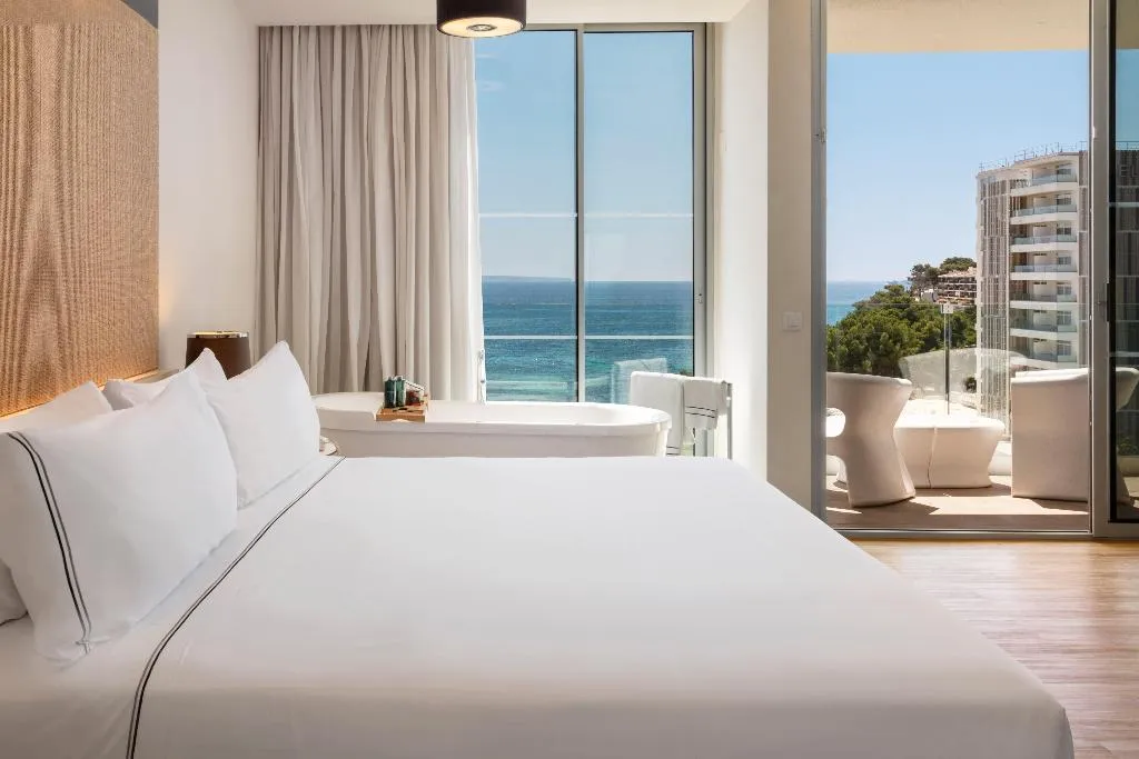 JUNIOR SUITE STANDARD Room, Melia South Beach, Majorca