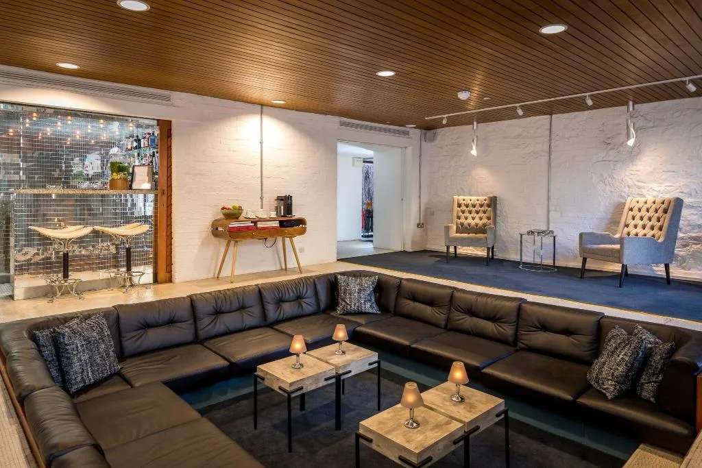 Lobby, Number 31, Dublin