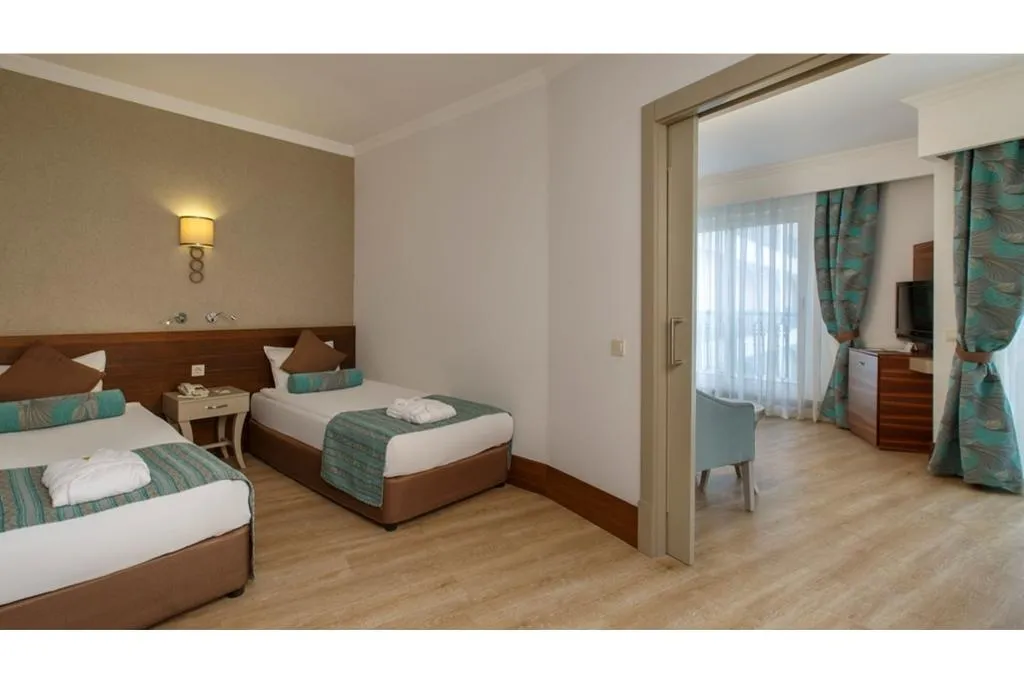 FAMILY ROOM STANDARD Room, Side Crown Palace, Antalya