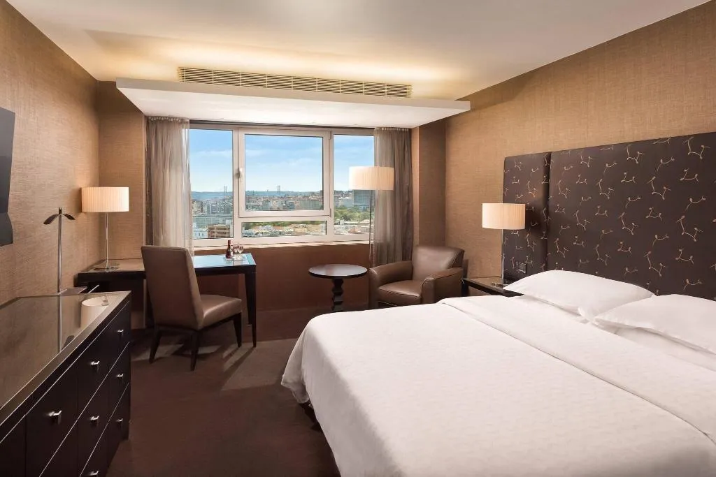 Room, Sheraton Lisboa Hotel & Spa, Lisbon