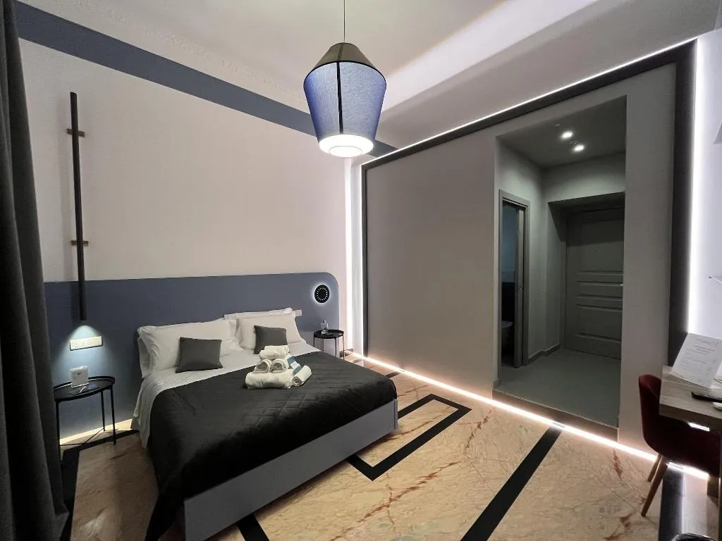 Room, Rettifilo 311, Naples