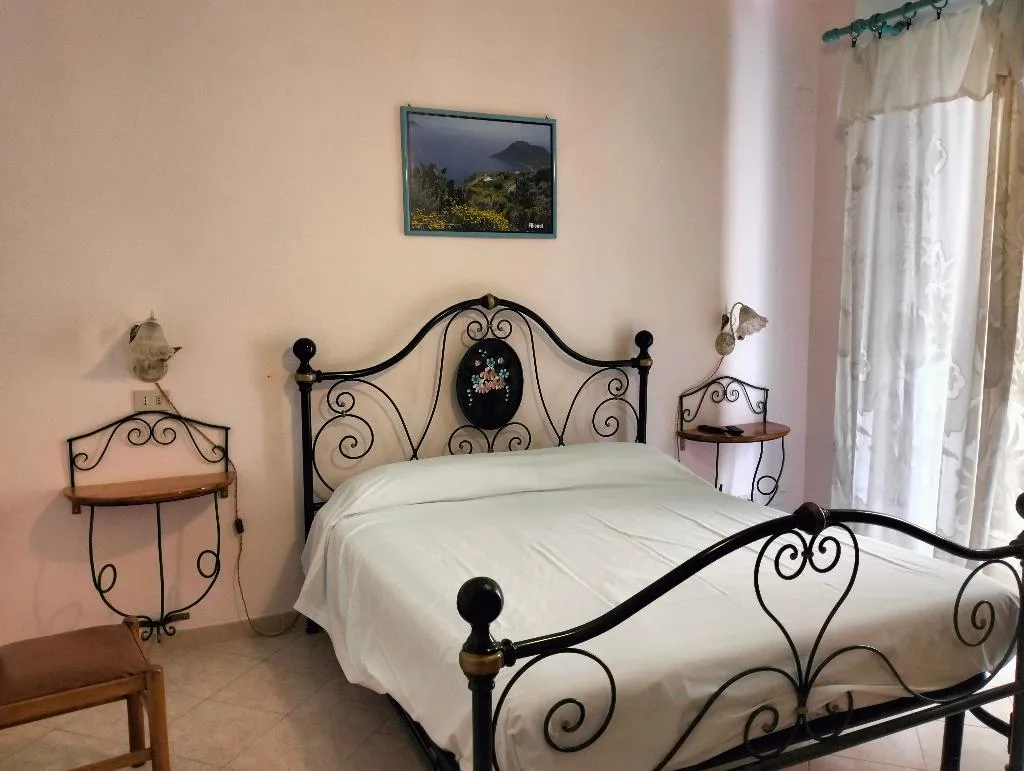 DOUBLE SINGLE USE ONE BEDROOM ONE BATHROOM Room, Casa Vittorio, Catania