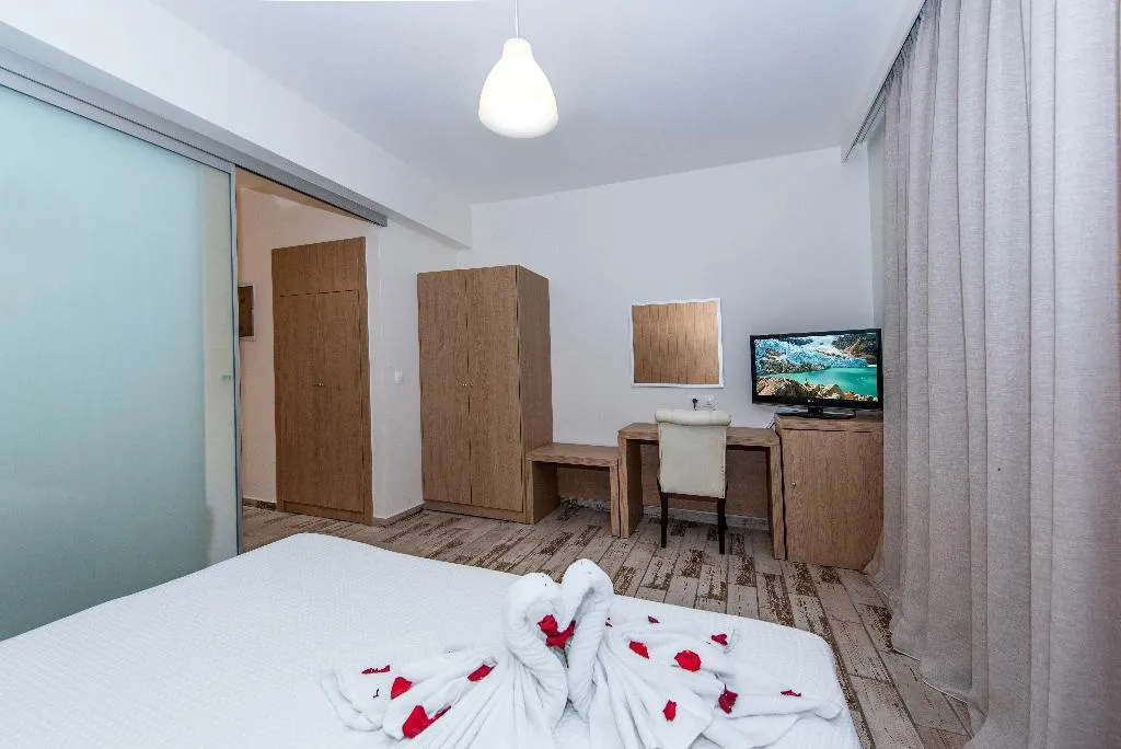 SUITE WITH PRIVATE POOL Room, RG Village Crete, Crete