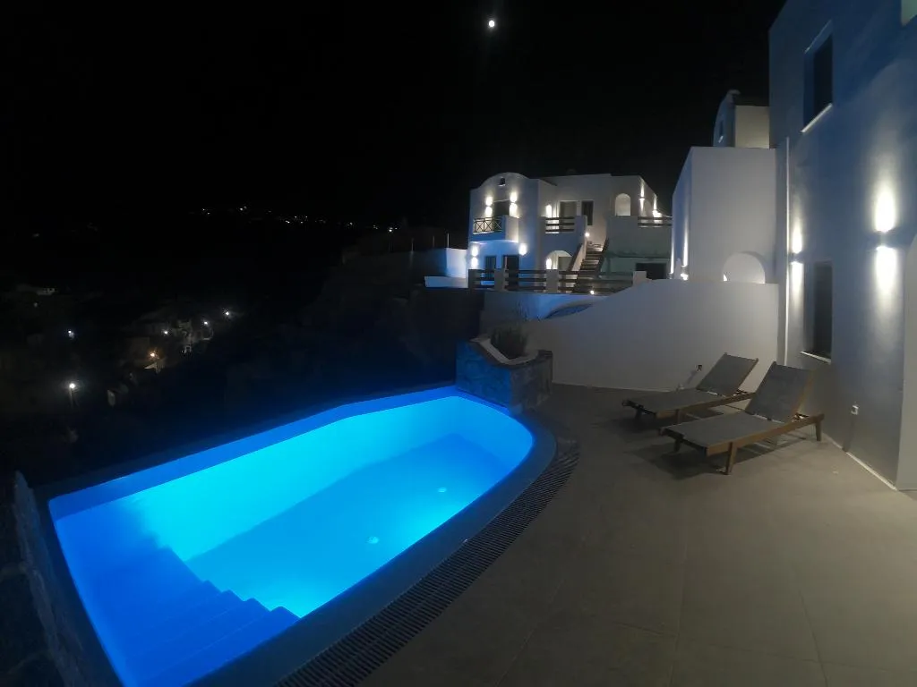 SUITE WITH PRIVATE POOL Room, Amphitrite Suites Santorini, Santorini