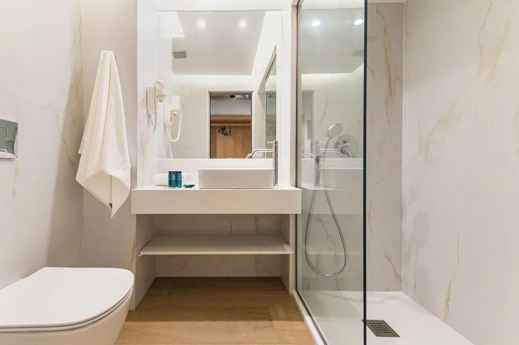 Room, Acandia, Rhodes