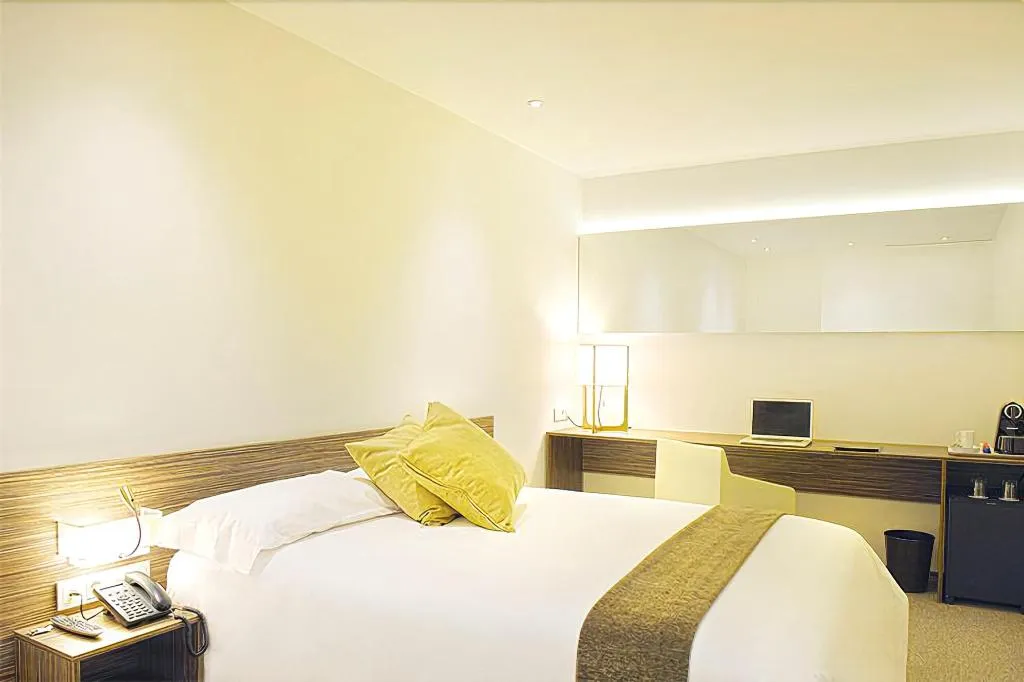 Room, Air Rooms Madrid by HelloSky, Madrid